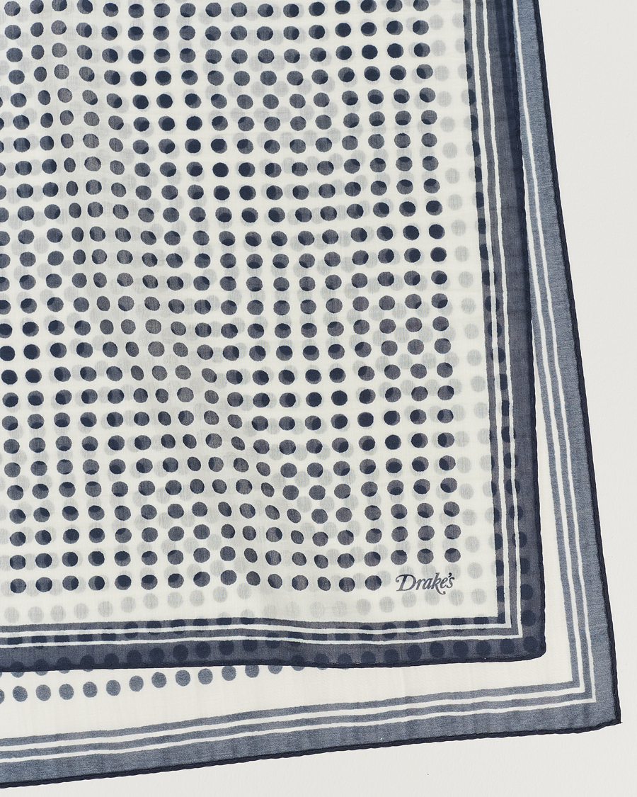 Herren | Drake's All Over Spot Cotton/Silk Bandana Ecru/Navy | Drake's | All Over Spot Cotton/Silk Bandana Ecru/Navy