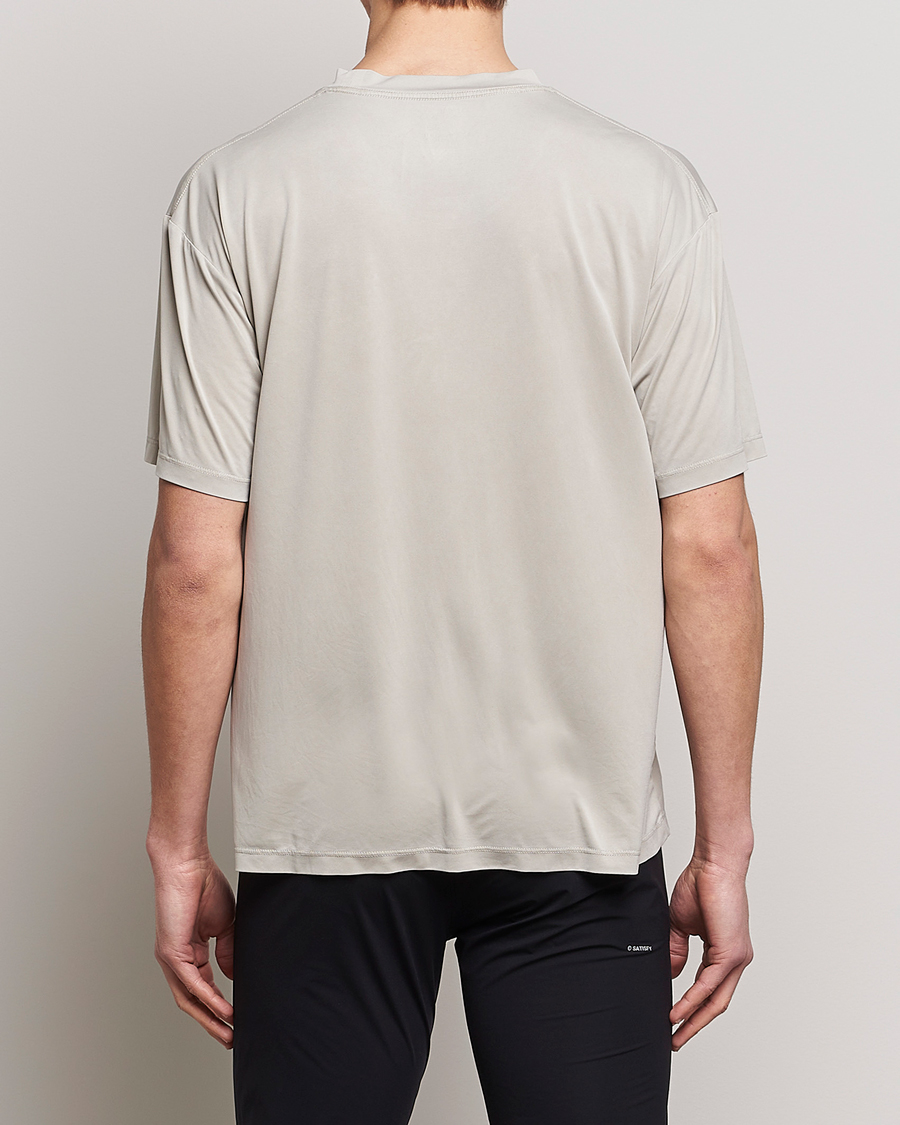 Herren | T-Shirts | Satisfy | AuraLite T-Shirt Mineral Dune