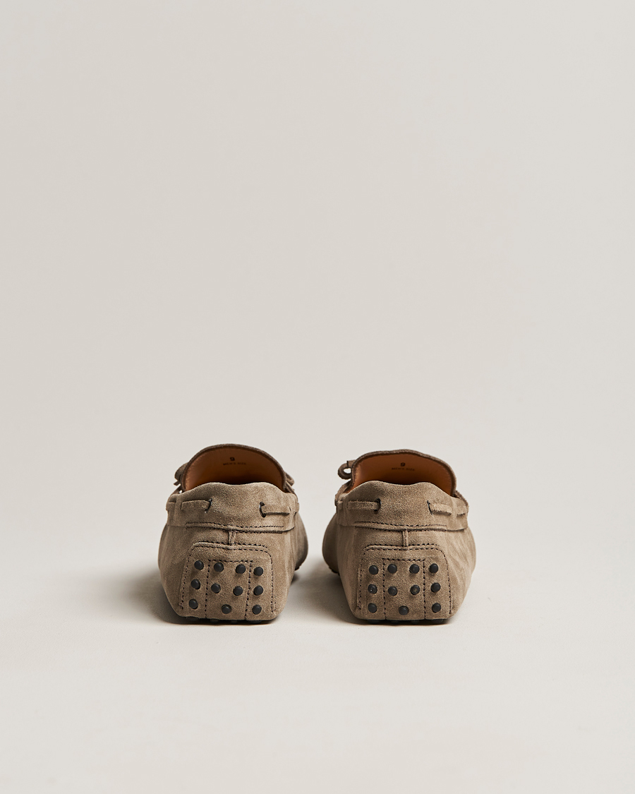 Herren | Tod's Laccetto Gommino Carshoe Taupe Suede | Tod's | Laccetto Gommino Carshoe Taupe Suede