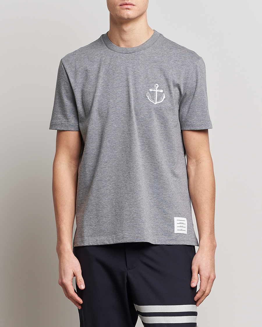 Herren | Thom Browne | Thom Browne | Anchor Embroidered T-Shirt Light Grey