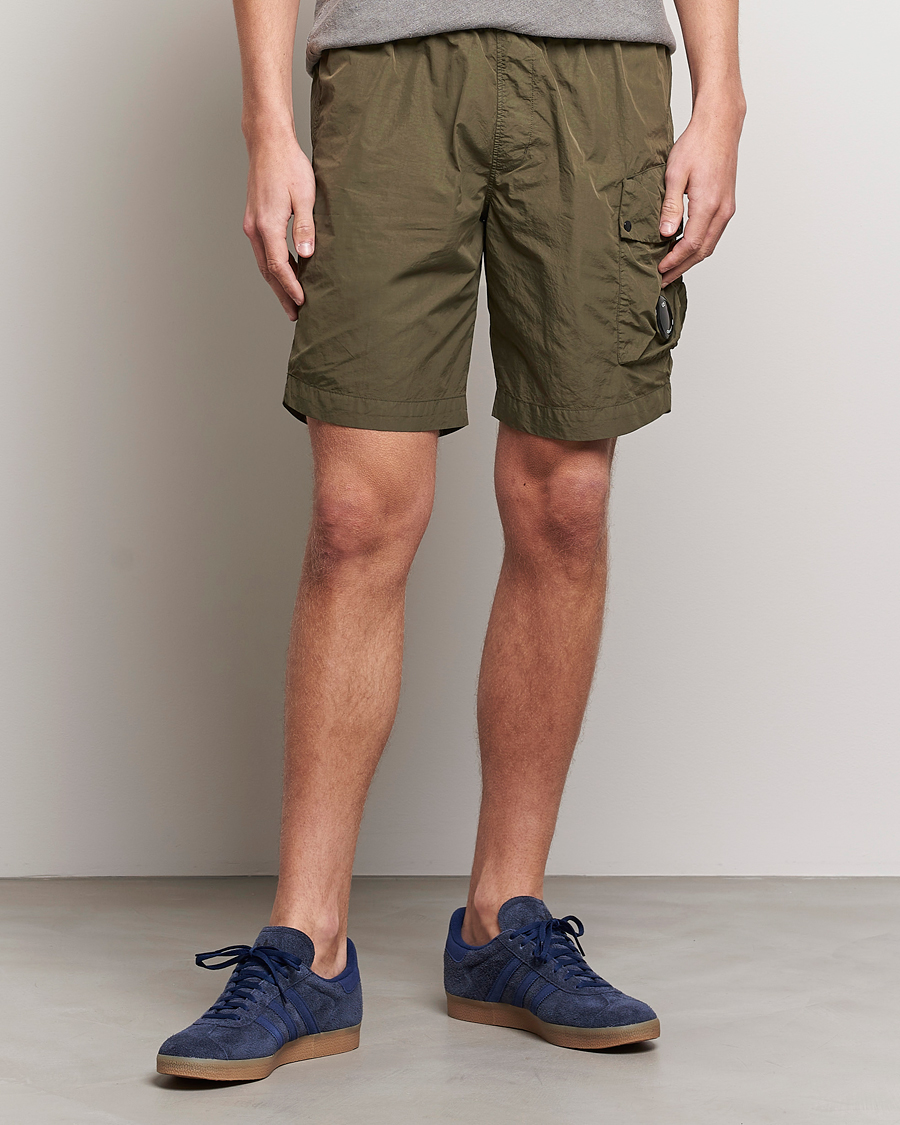 Herren |  | C.P. Company | Flatt Nylon Garment Dyed Shorts Olive