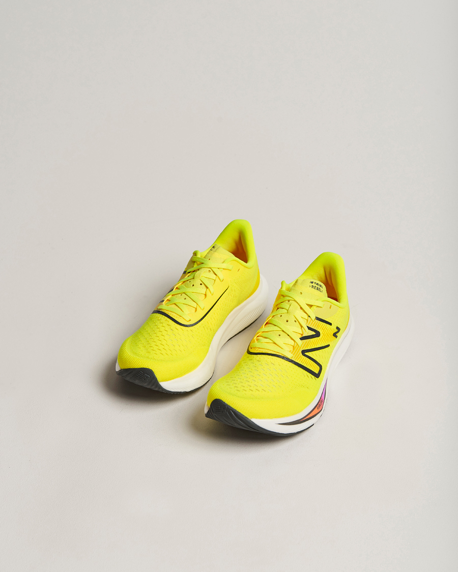 Herren | Runningsneakers | New Balance Running | FuelCell Rebel v3 Cosmic Pineapple