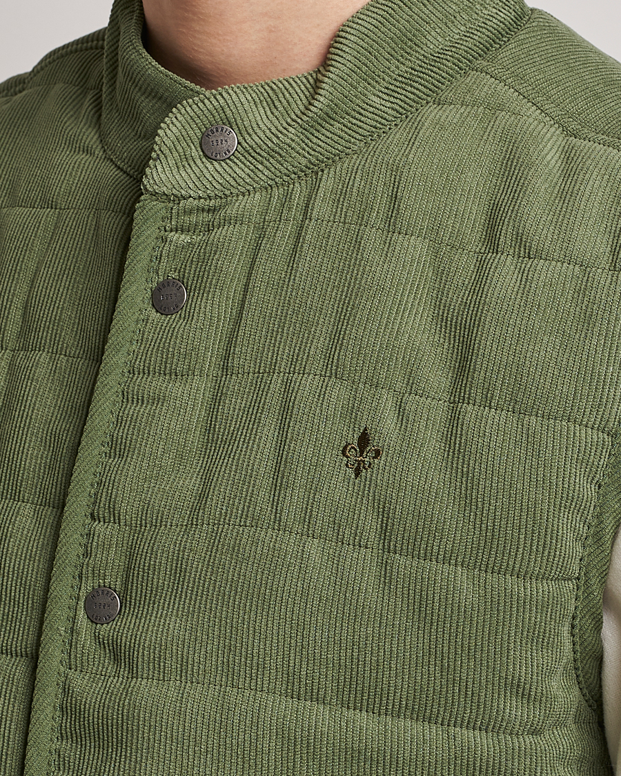 Herren | Westen | Morris | Woburn Baby Cord Vest Sage Green
