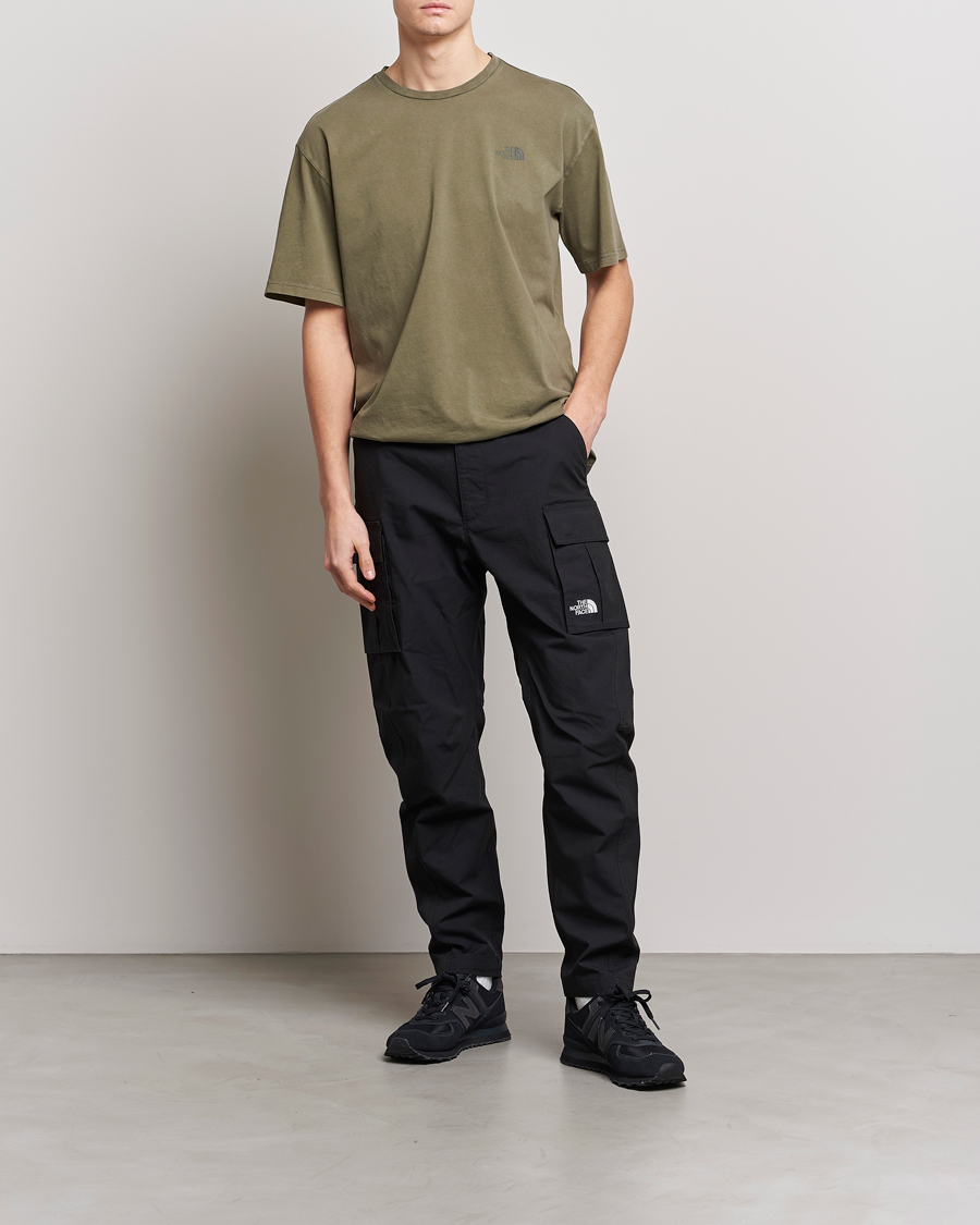 The North Face Heritage Cargo Pants Black bei Care of Carl