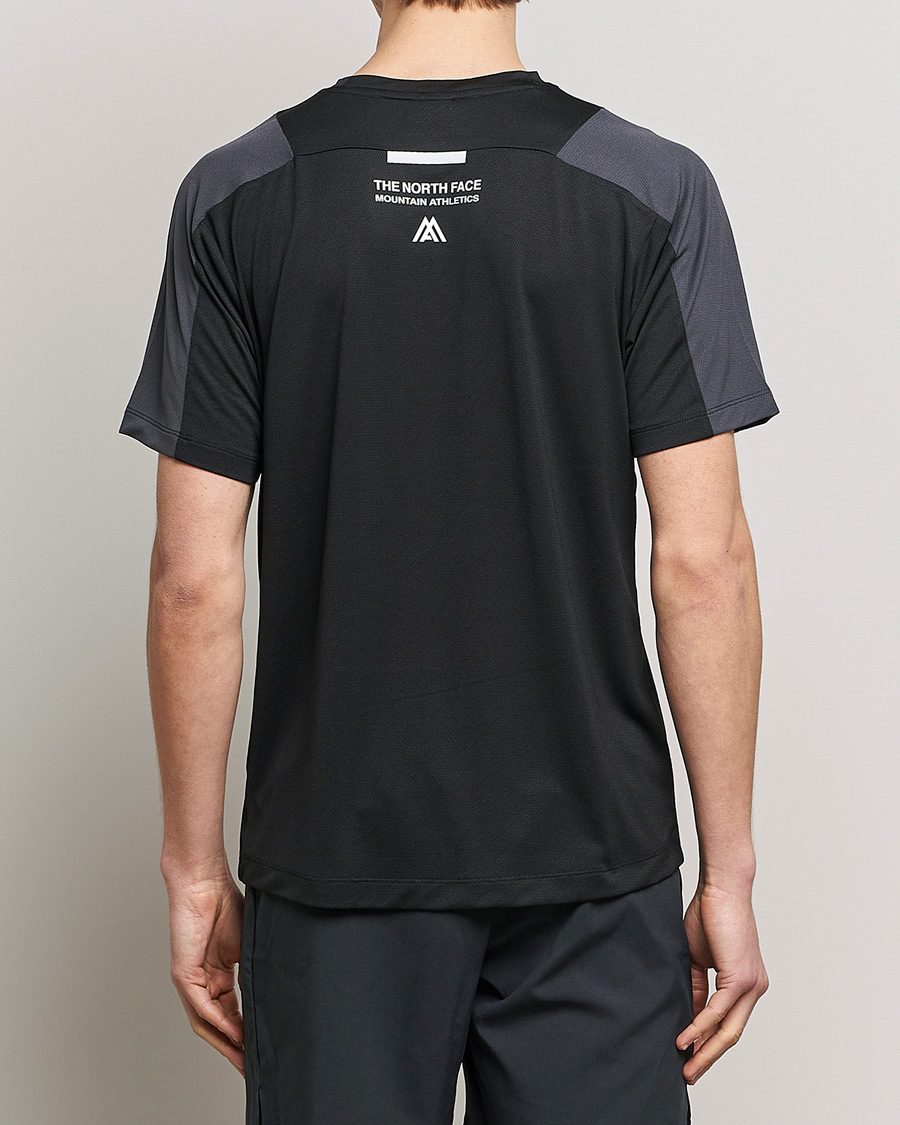 The North Face Mountain Athletics T Shirt Black Asphalt bei Care of Carl