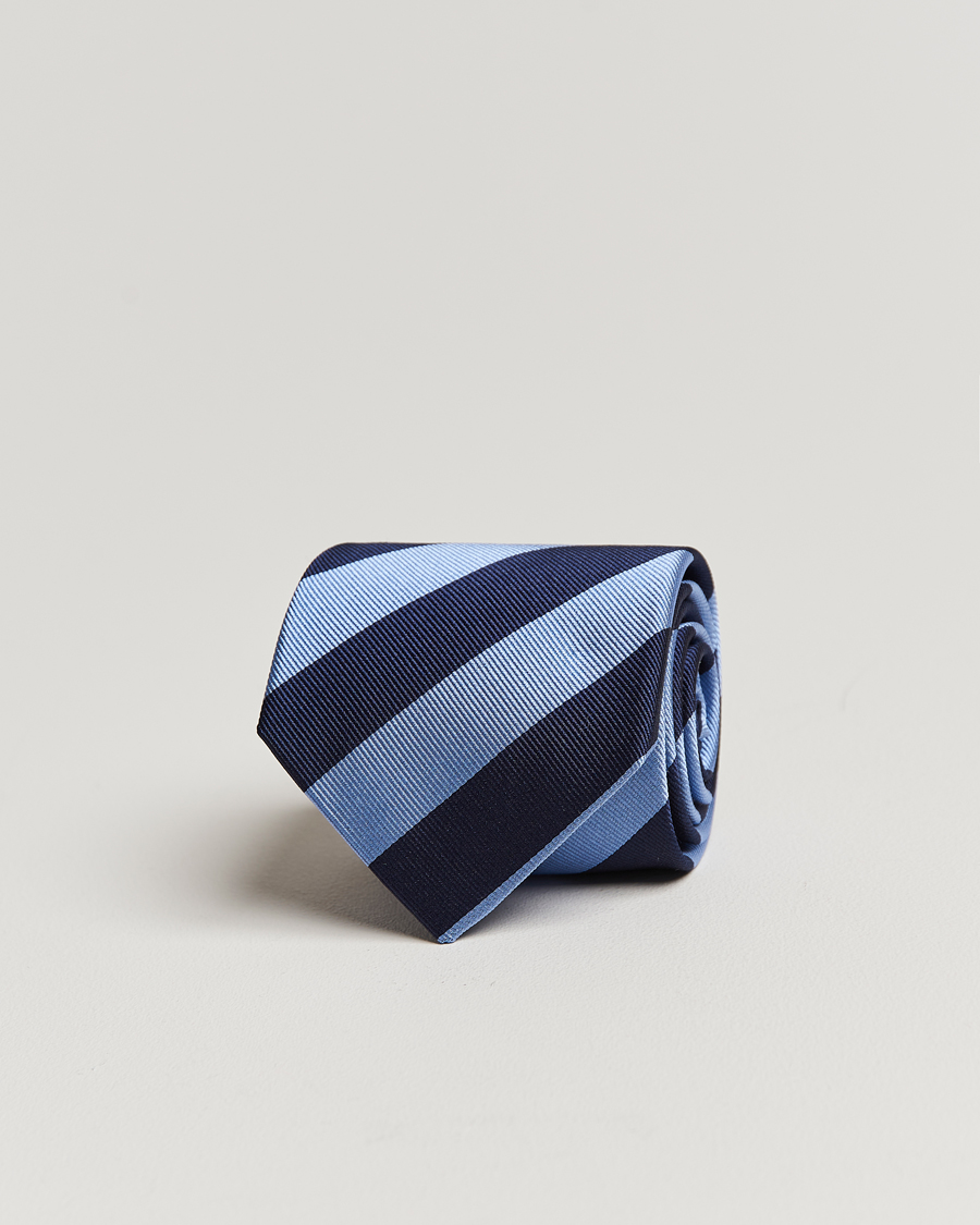 Herren | Amanda Christensen Regemental Stripe Classic Tie 8 cm Sky Blue/Navy | Amanda Christensen | Regemental Stripe Classic Tie 8 cm Sky Blue/Navy