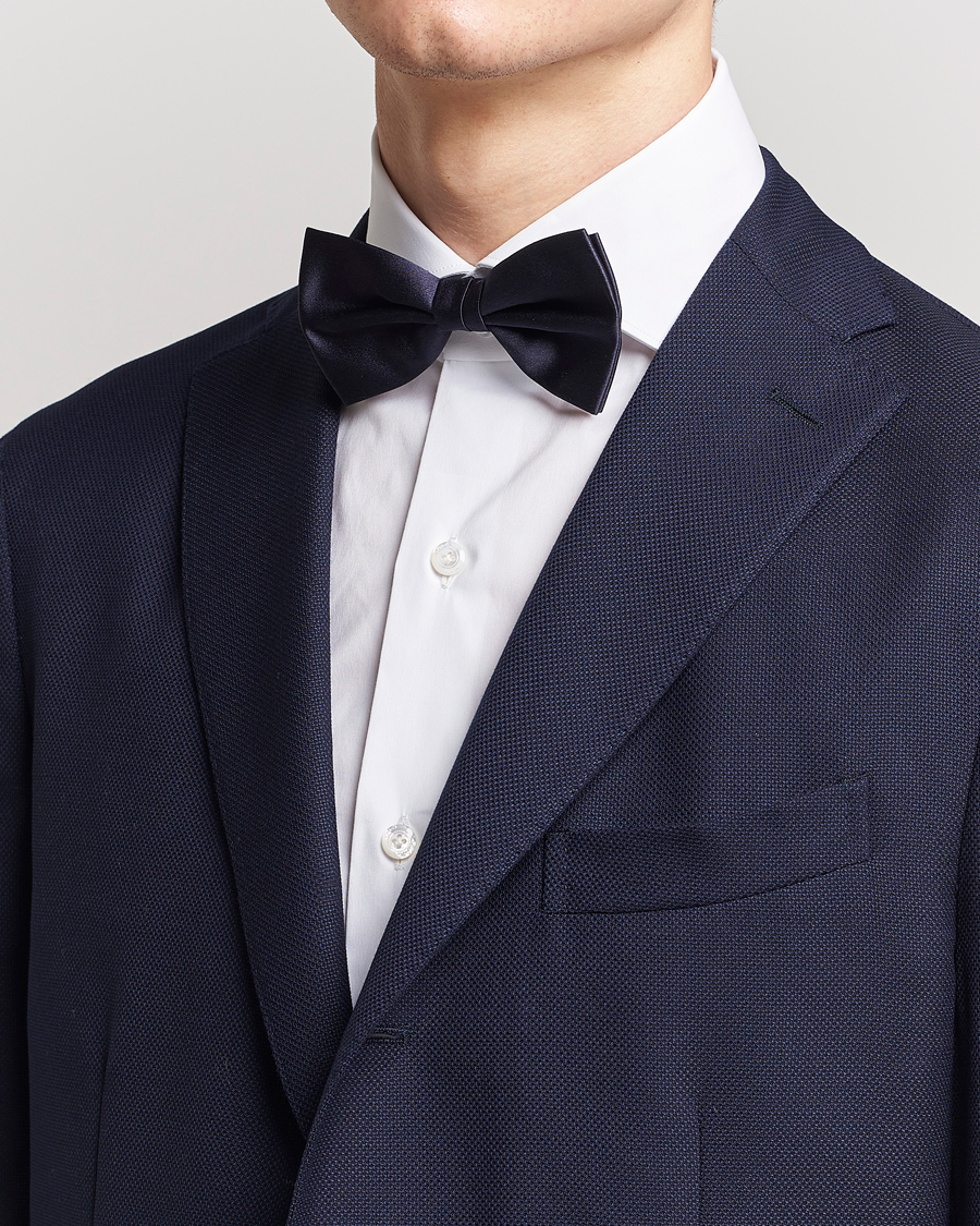 Herr | Flugor | Amanda Christensen | Pre Tie Silk Ceremony Navy