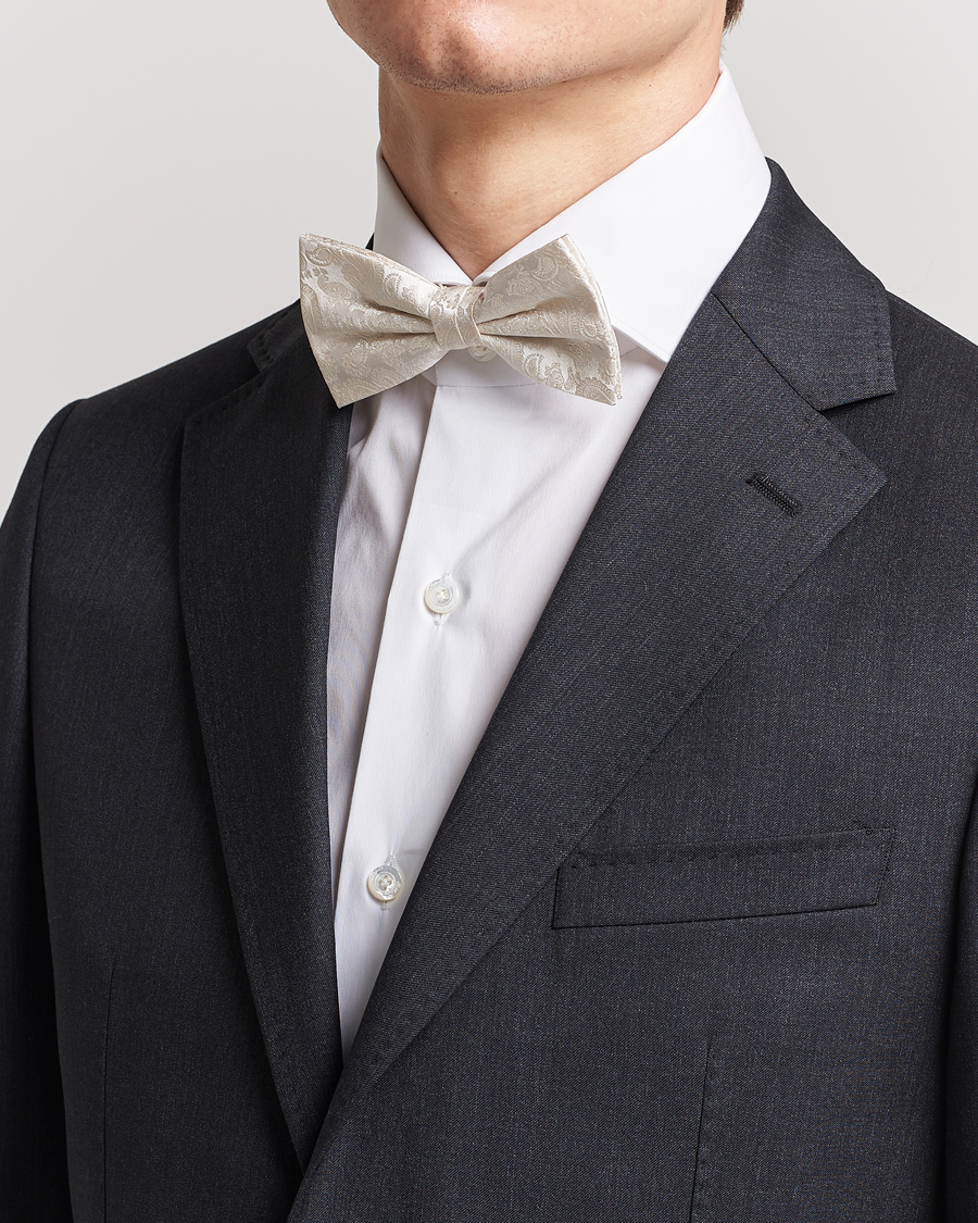 Herren | Amanda Christensen Tonal Paisley Pre Tie Silk Cream | Amanda Christensen | Tonal Paisley Pre Tie Silk Cream