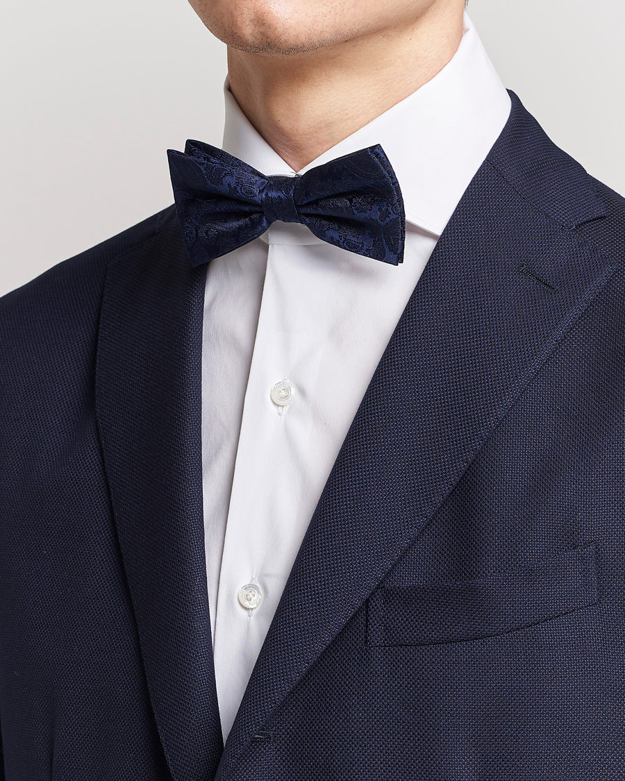 Herren | Amanda Christensen Tonal Paisley Pre Tie Silk Navy | Amanda Christensen | Tonal Paisley Pre Tie Silk Navy