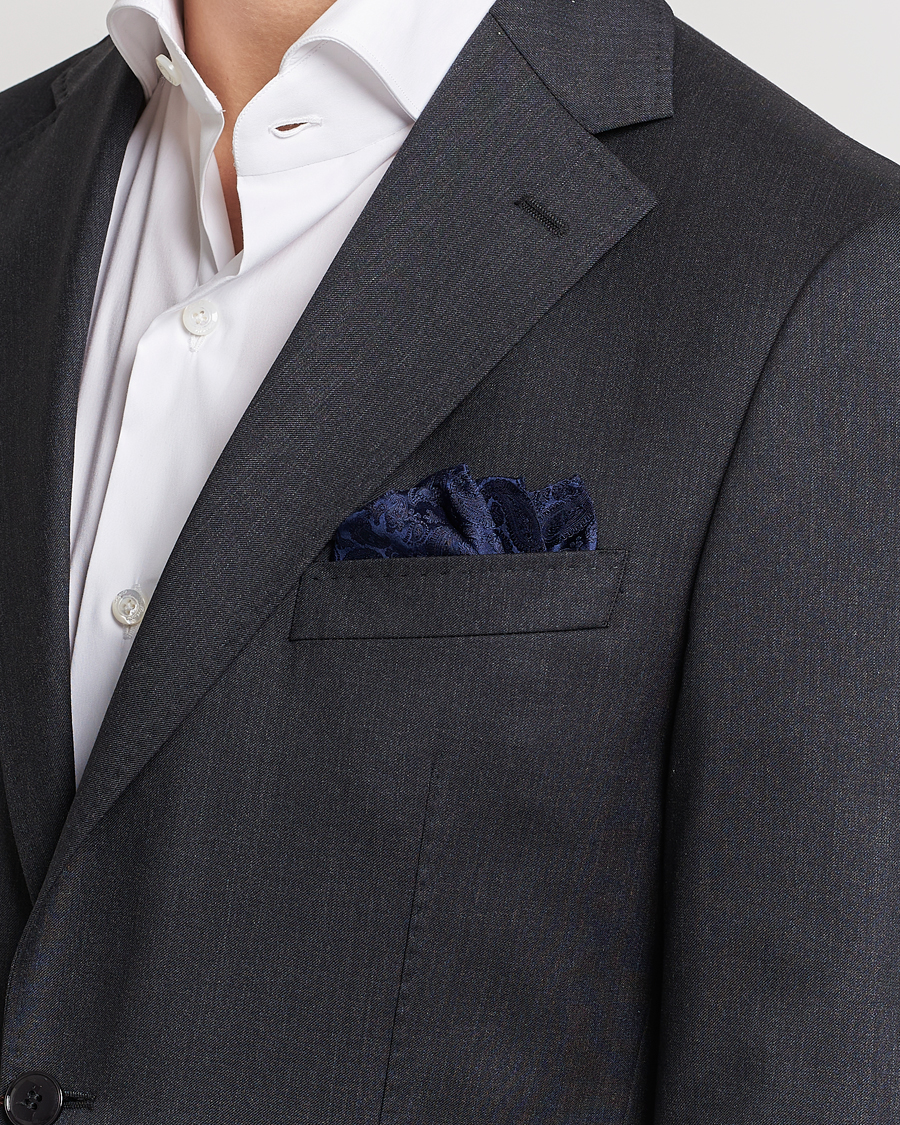 Herren |  | Amanda Christensen | Tonal Paisley Silk Pocket Square Navy