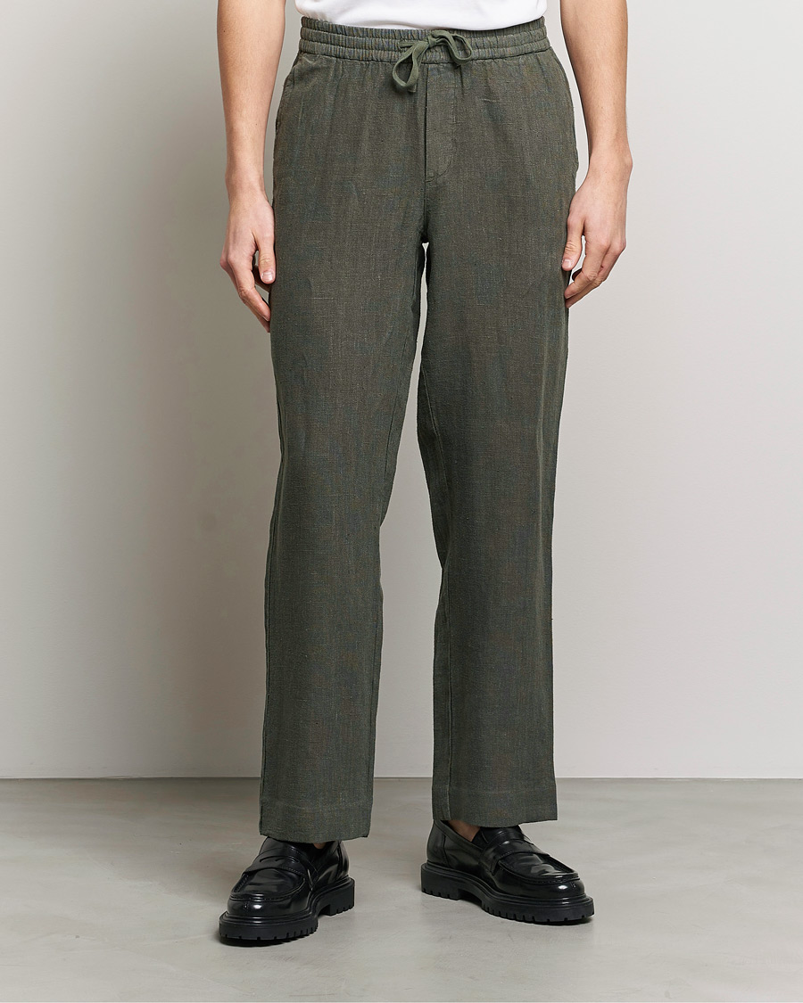 Herren | Leinenhosen | A Day's March | Tamait Drawstring Linen Trousers Olive