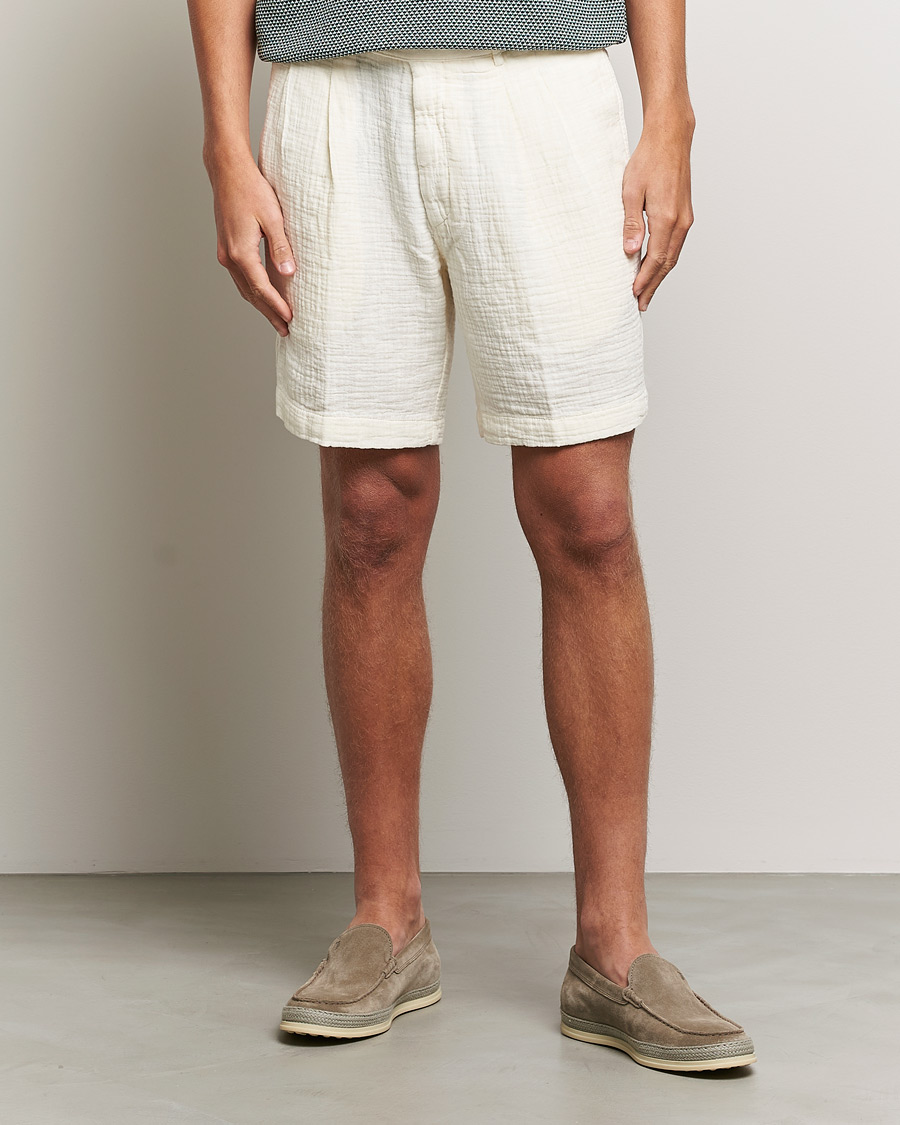 Herren | Neue Produktbilder | Oscar Jacobson | Tanker Pleated Crepe Cotton Shorts White
