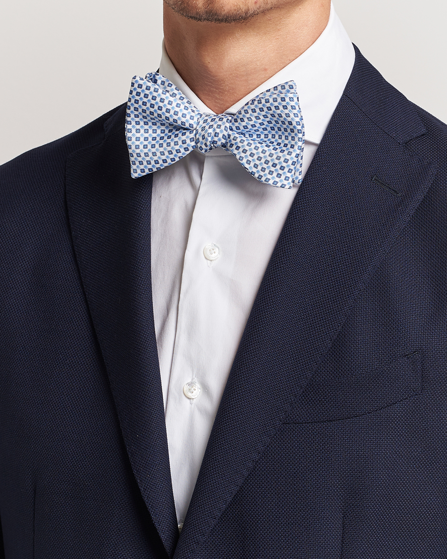 Herren | E. Marinella Silk Bow Tie White/Blue | E. Marinella | Silk Bow Tie White/Blue