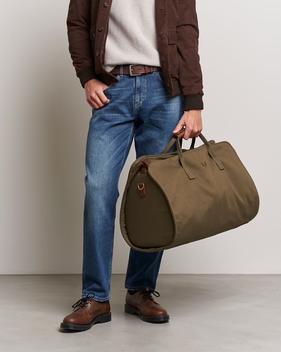 Bennett Winch Canvas Suit Carrier Holdall Olive bei Care of Carl