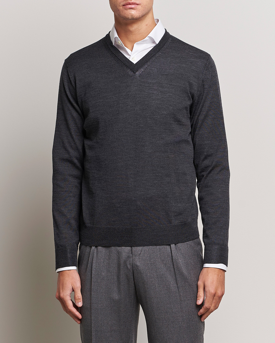 Herren |  | Canali | Merino Wool V-Neck Charcoal