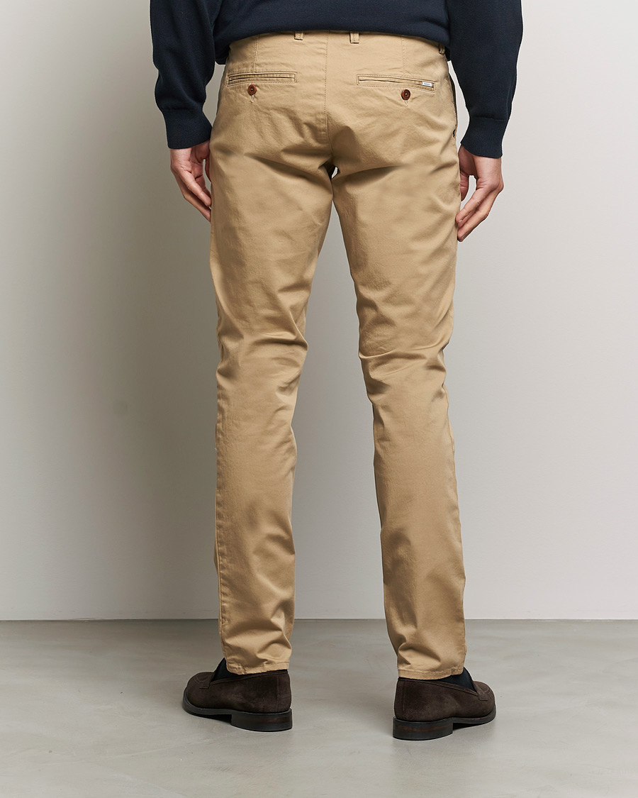 GANT Slim Fit Twill Chino Dark Khaki Carl bei Care of