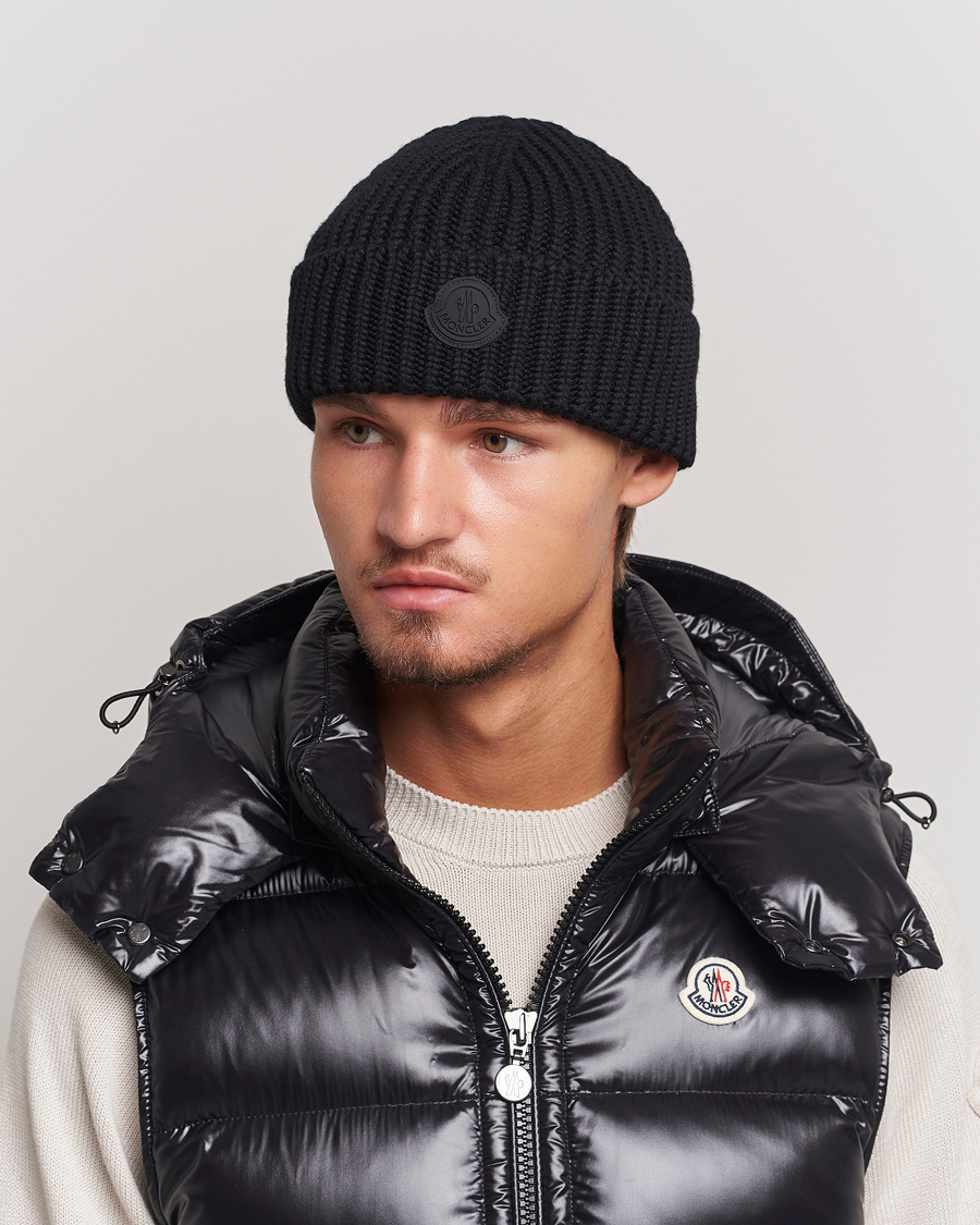Herren | Moncler Tonal Logo Beanie Black | Moncler | Tonal Logo Beanie Black