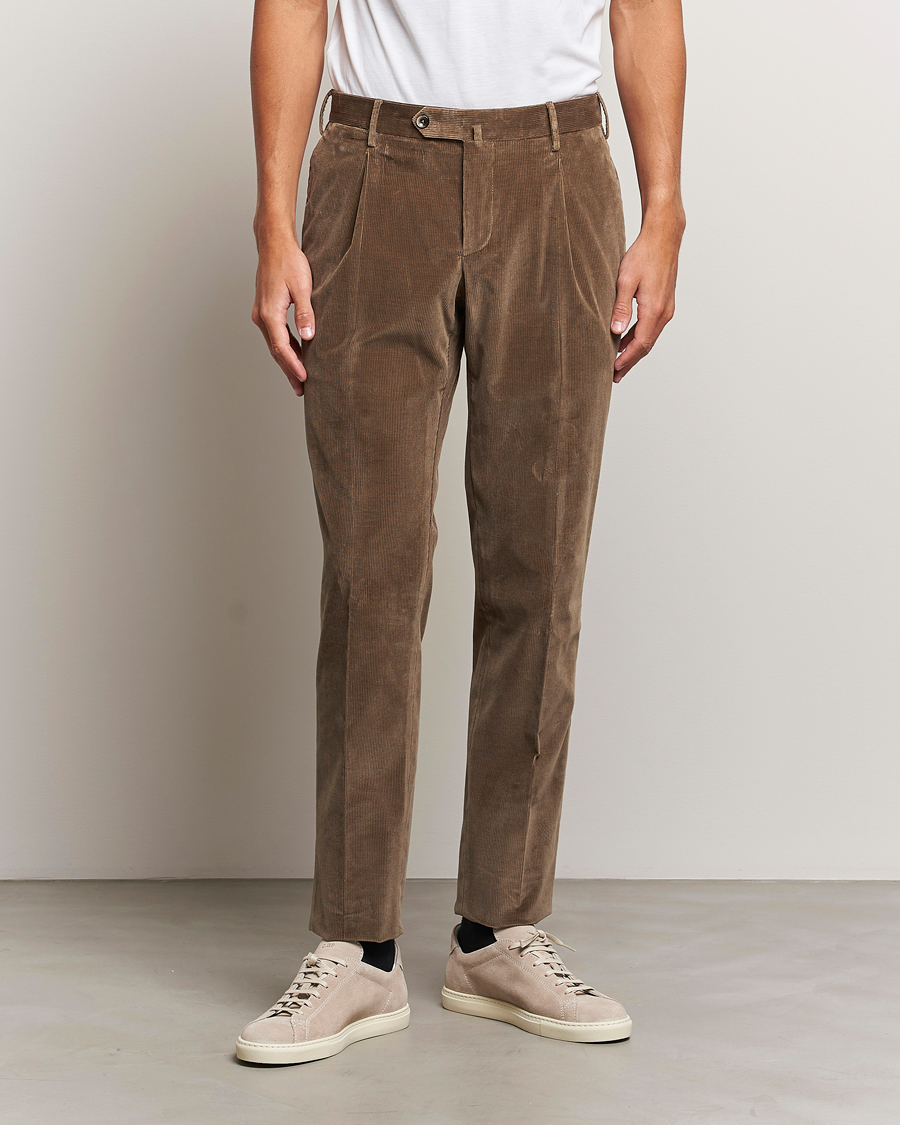 Herren | Quiet Luxury | PT01 | Slim Fit Pleated Corduroy Trousers Taupe