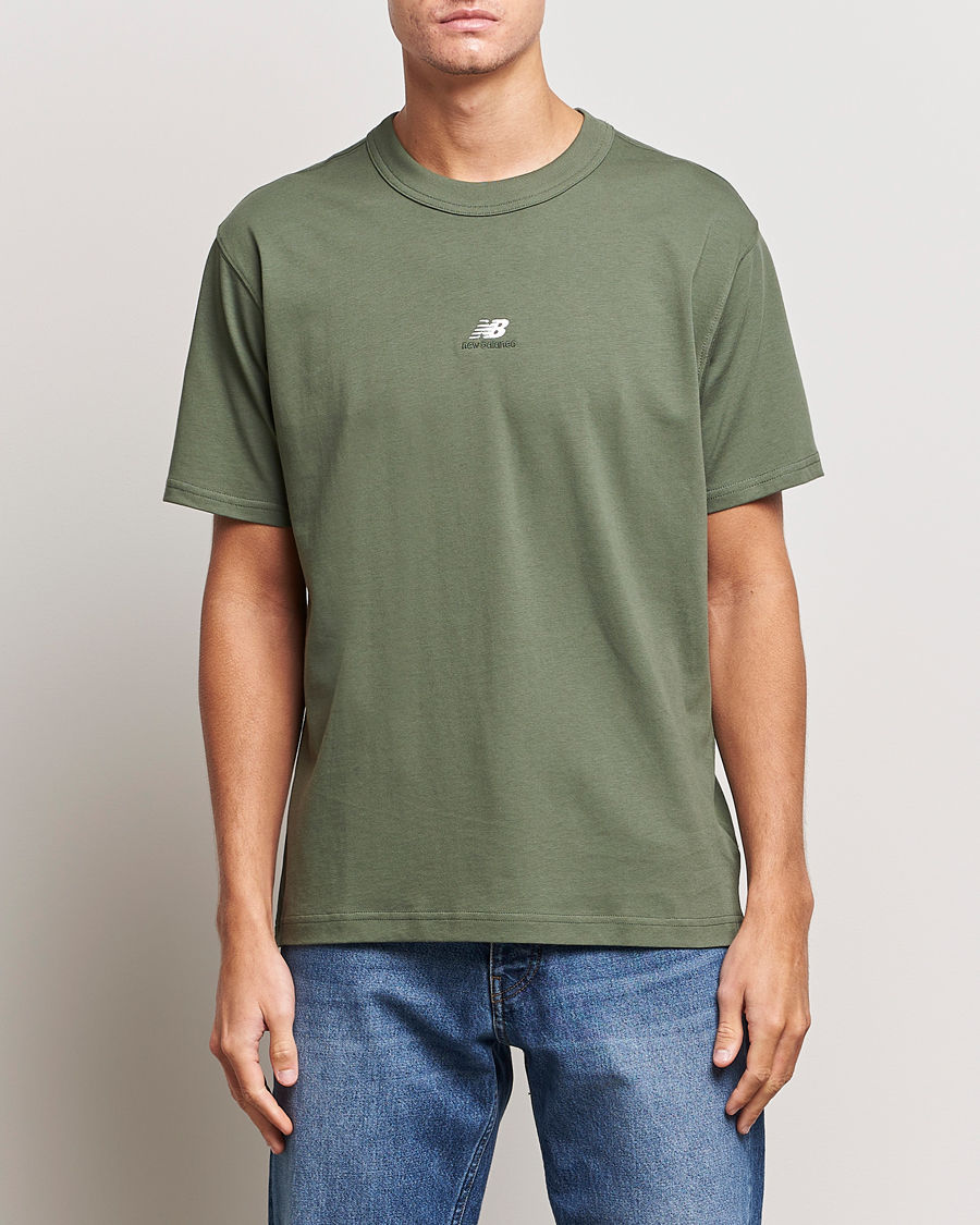 Herren |  | New Balance | Athletics Graphic T-Shirt Deep Olive Green