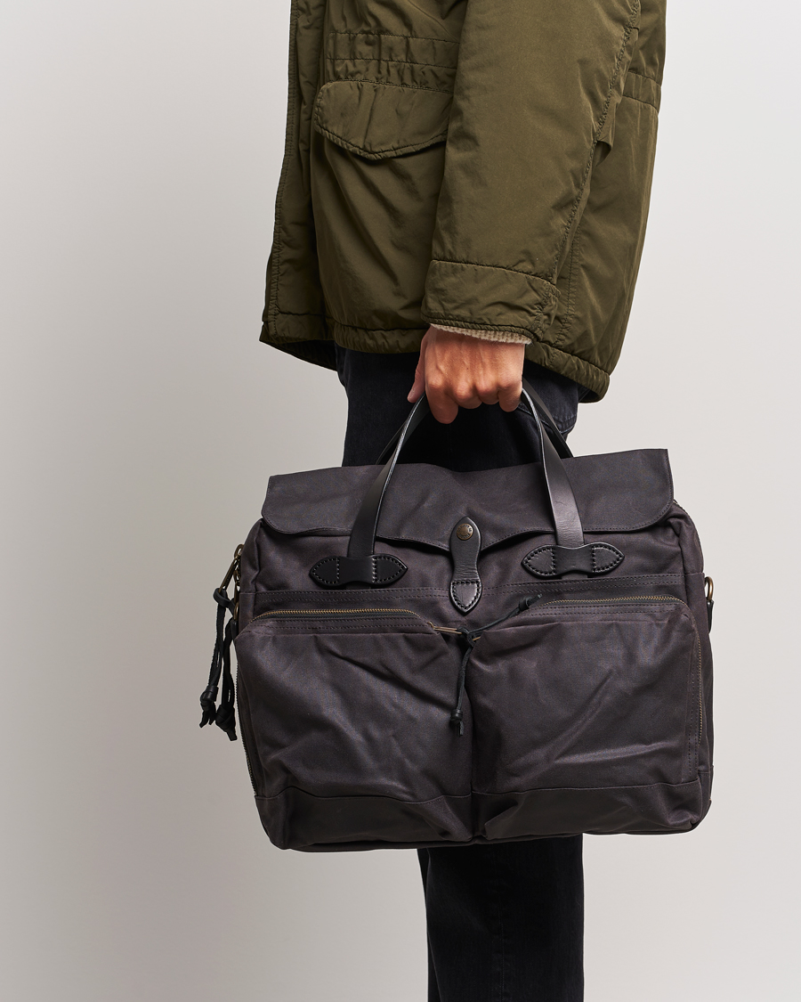 Filson 24-Hour Tin Briefcase Cinder bei Care of Carl 