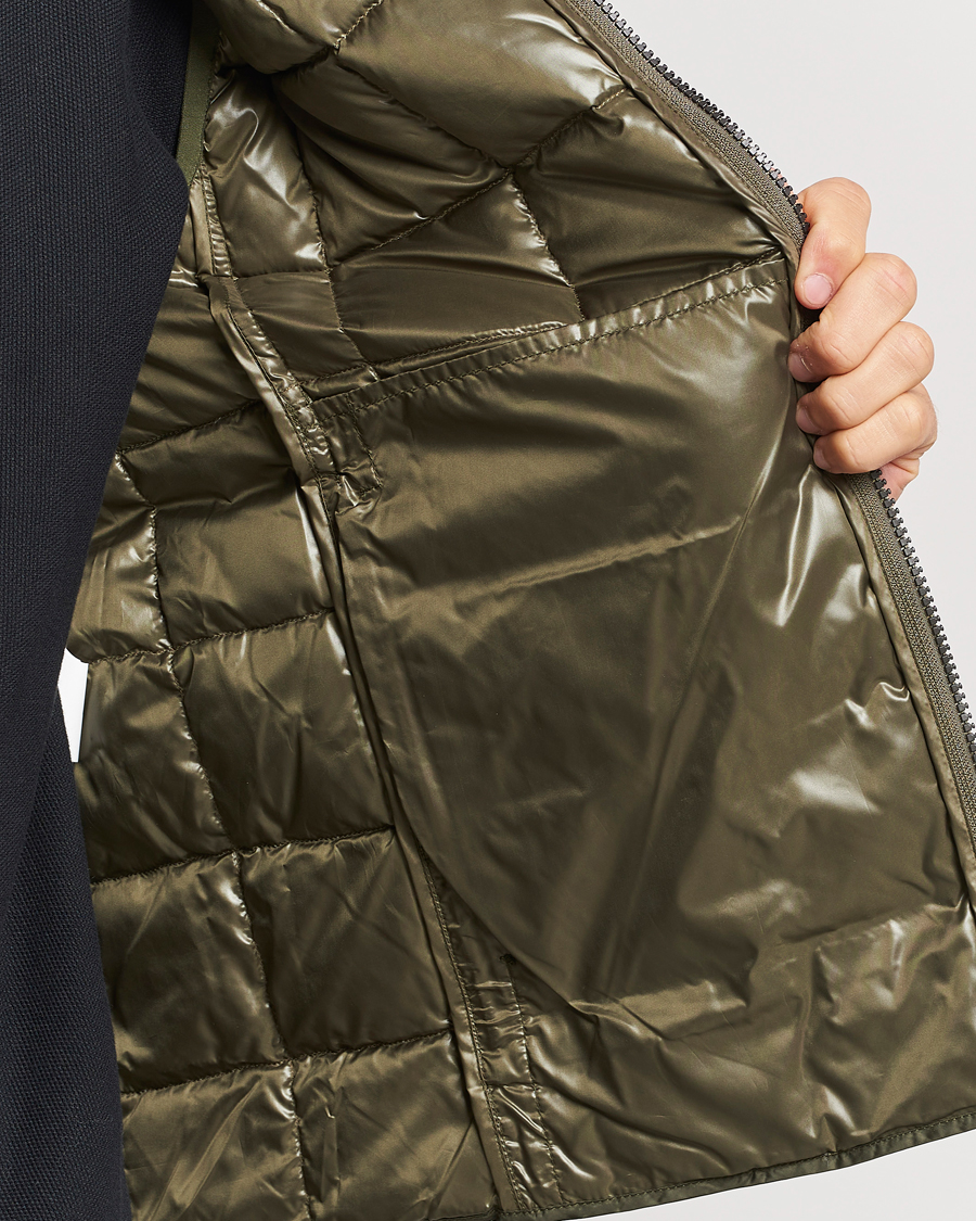 Herren | Jacken | TAION | High Neck Full Zip Lightweight Down Vest Dark Olive