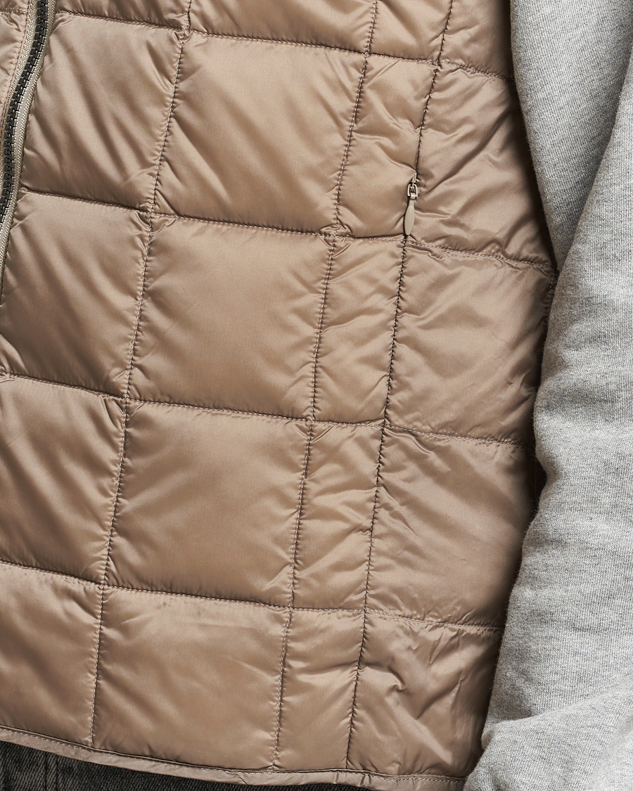 Herren | Jacken | TAION | High Neck Full Zip Lightweight Down Vest Khaki