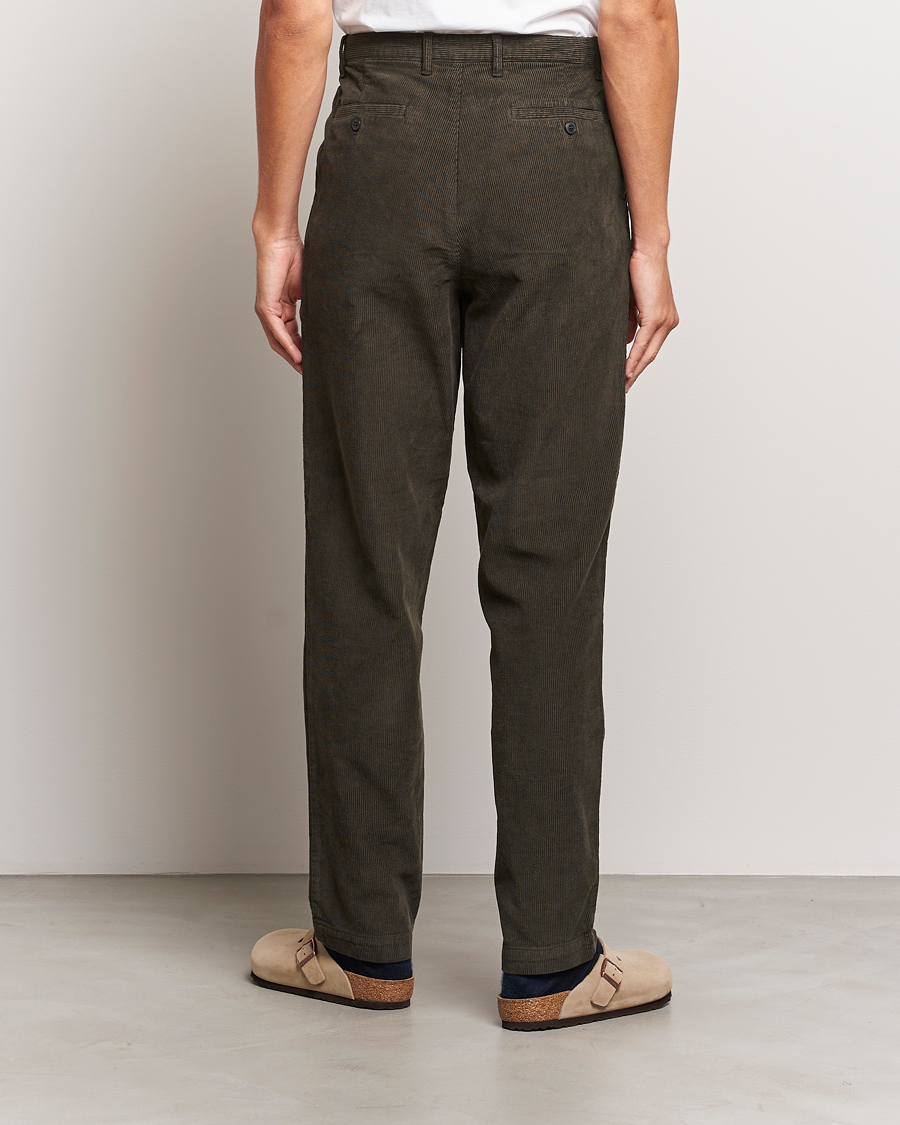 Herren | Hosen | Sunspel | Corduroy Double Pleat Trousers Coffee