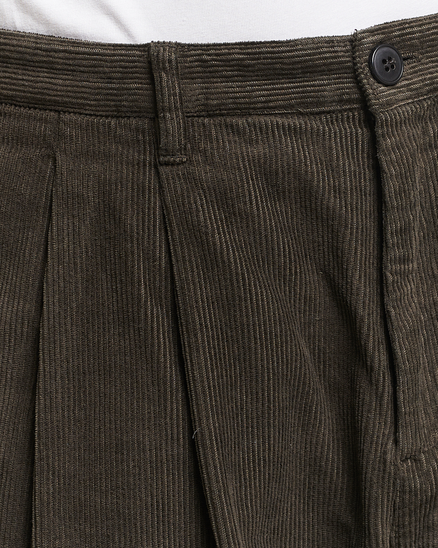 Herren | Hosen | Sunspel | Corduroy Double Pleat Trousers Coffee