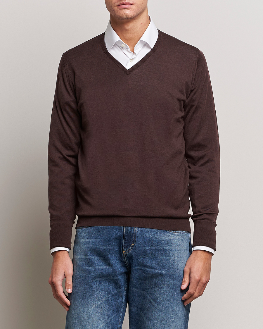 Herren |  | John Smedley | Bobby Extra Fine Merino V-Neck Pullover Truffle Brown