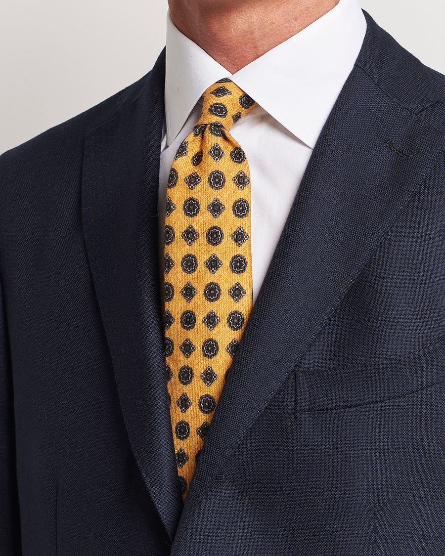 Herren |  | Amanda Christensen | Wool Flannel 8cm Printed Medallion Tie Yellow