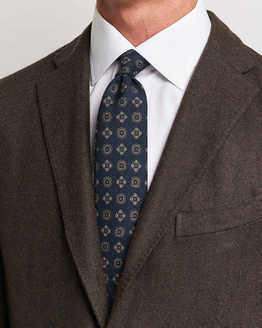 Herren |  | Amanda Christensen | Wool Flannel 8cm Printed Medallion Tie Navy