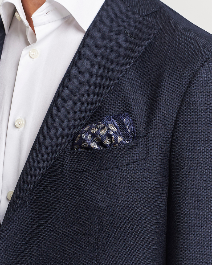 Herren | Amanda Christensen Silk Oxford Printed Paisley Pocket Square Navy | Amanda Christensen | Silk Oxford Printed Paisley Pocket Square Navy