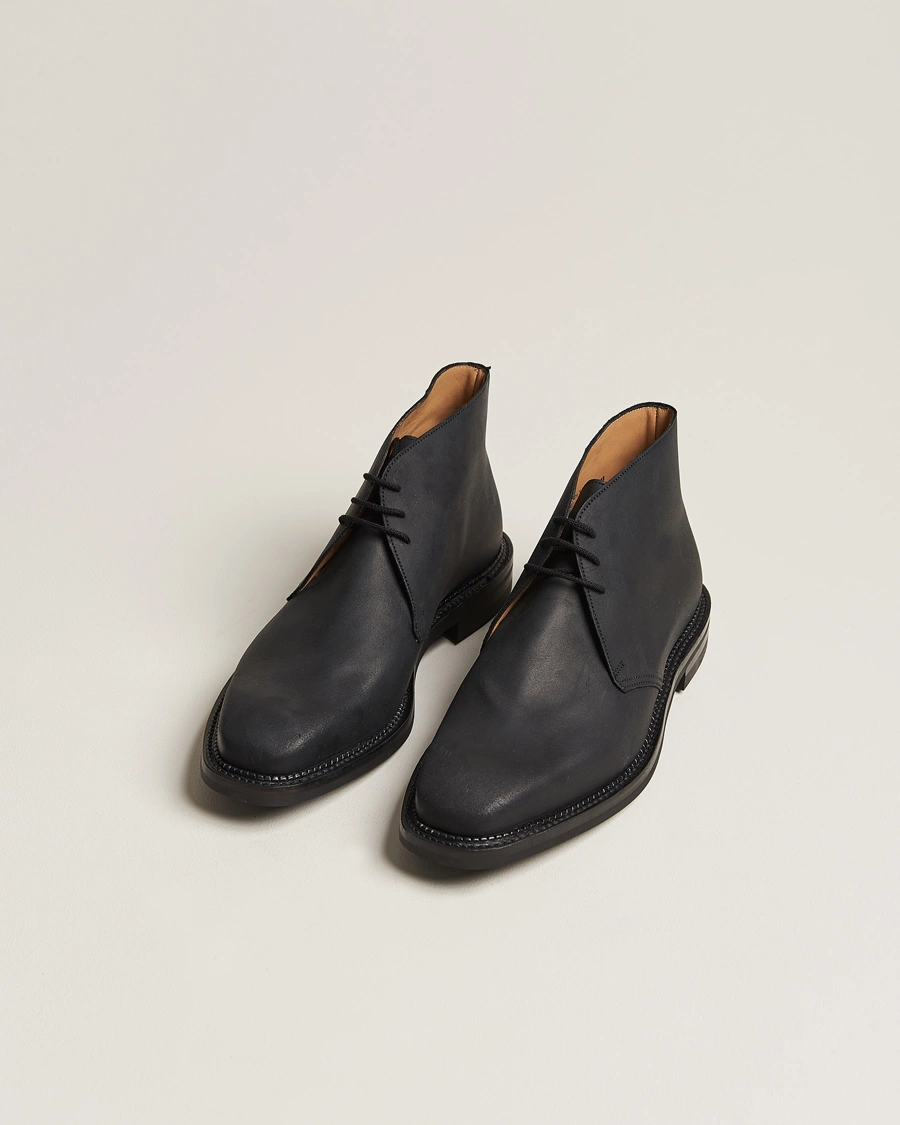 Herren | Handgefertigte Schuhe | Crockett & Jones | Molton Chukka Black Rough-Out Suede