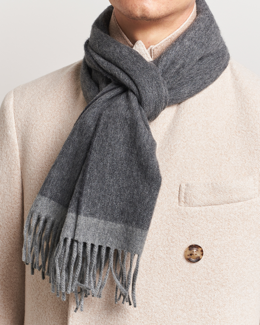 Herren | Begg & Co Solid Board Wool/Cashmere Scarf Flannel Charcoal | Begg & Co | Solid Board Wool/Cashmere Scarf Flannel Charcoal