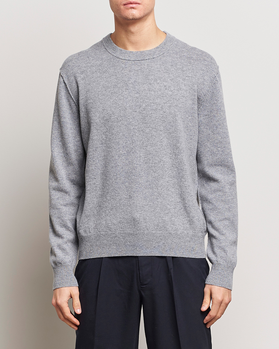 Herren |  | Filippa K | 93 Knitted Lambswool Crew Neck Sweater Grey Melange