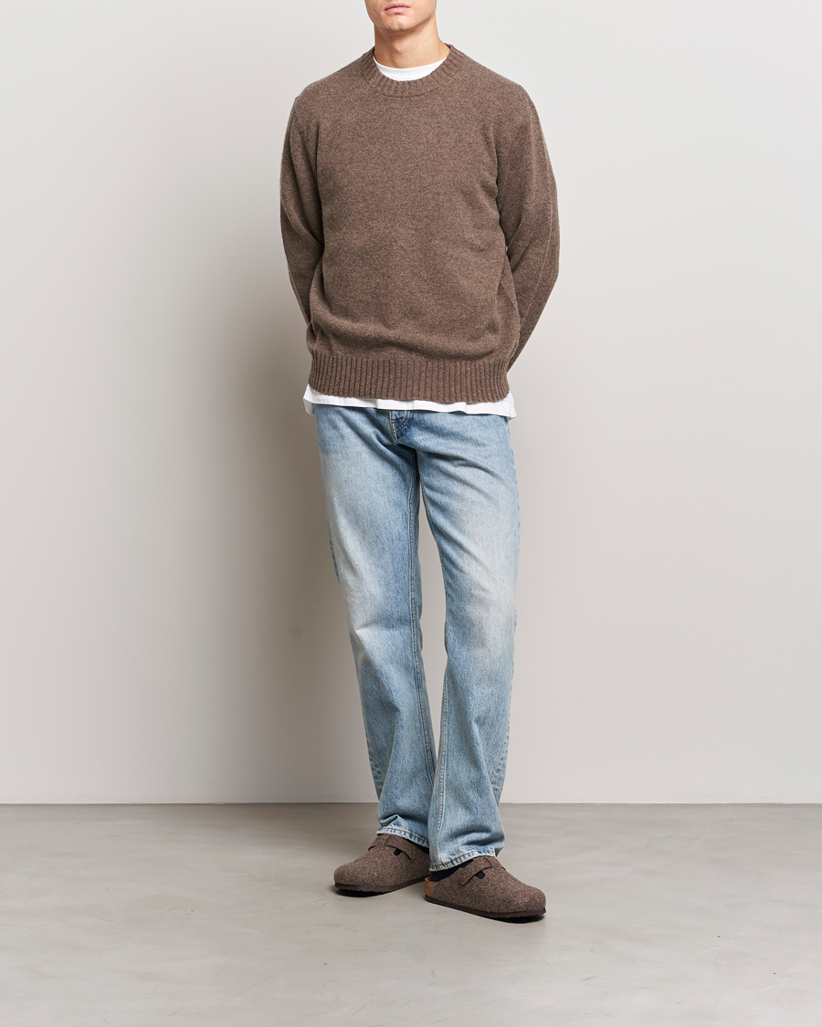 Herren | Pullover | A Day's March | Marlow Lambswool Crew Dark Taupe