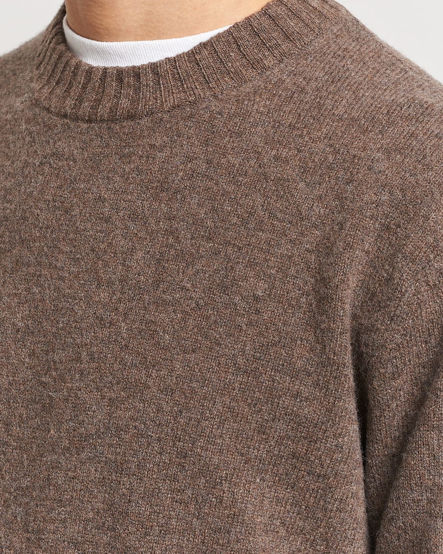 Herren | Pullover | A Day's March | Marlow Lambswool Crew Dark Taupe