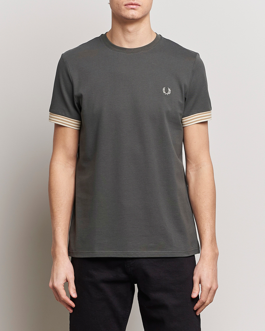 Herren | Kategorie | Fred Perry | Striped Cuff Crew Neck T-Shirt Field Green