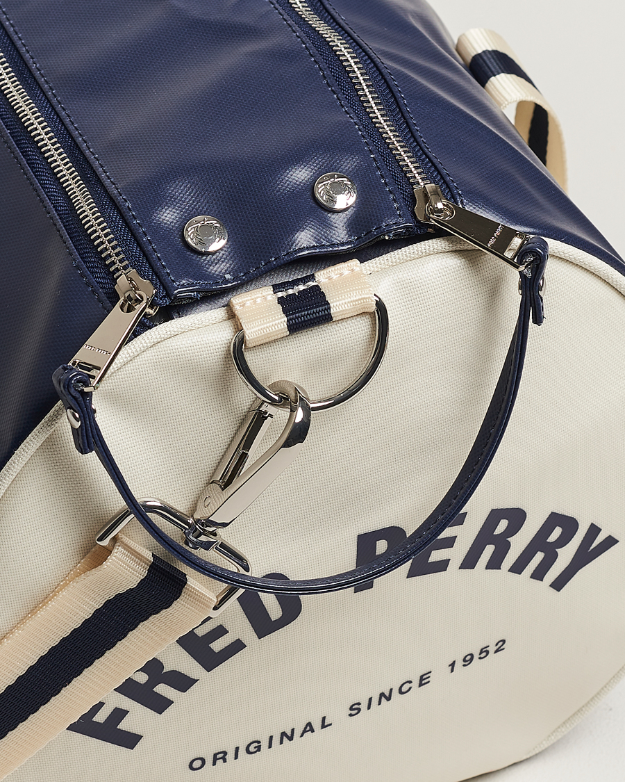 Herren | Fred Perry Classic Barrel Bag Navy/Ecru | Fred Perry | Classic Barrel Bag Navy/Ecru