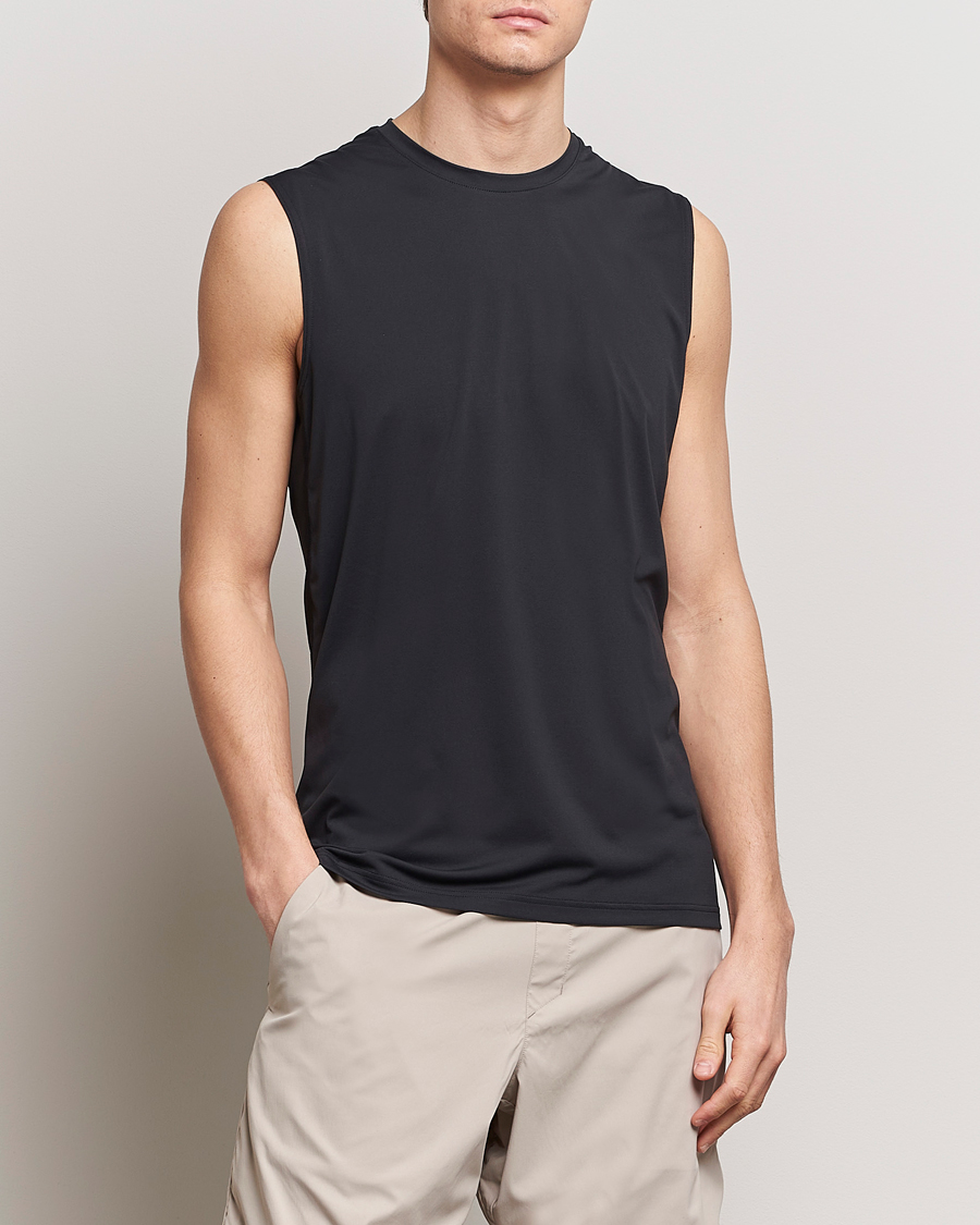 Men | Linen T-shirts | Houdini | Pace Air Tank True Black