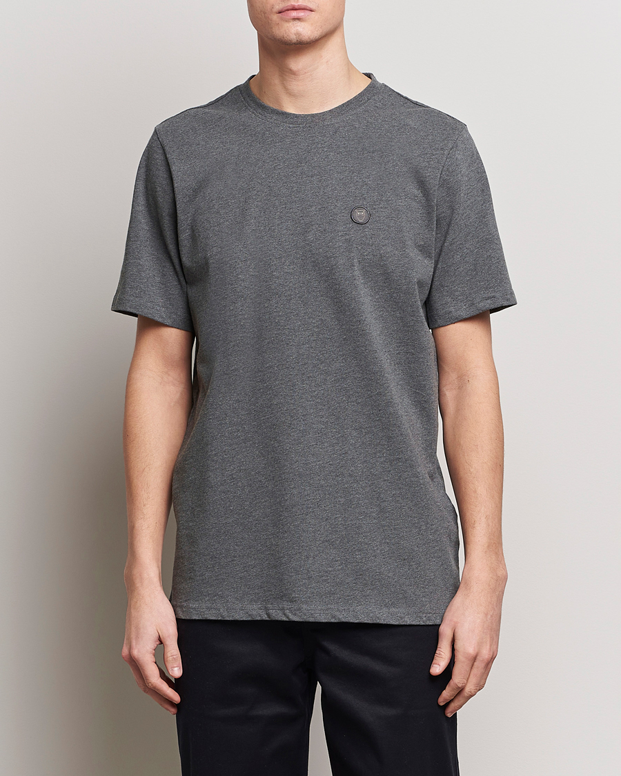 Men |  | KnowledgeCotton Apparel | Loke Badge T-Shirt Dark Grey Melange