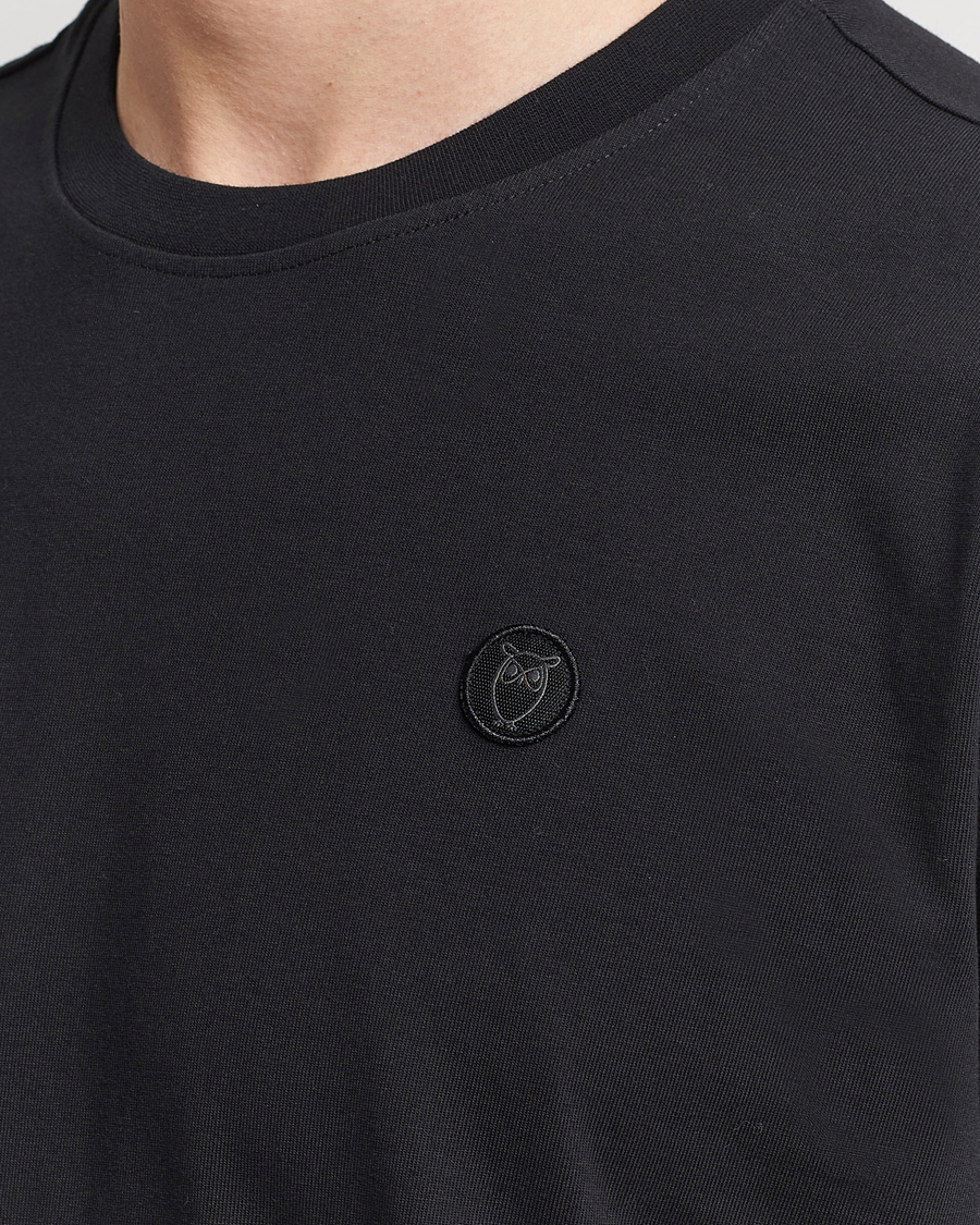 Herren | T-Shirts | KnowledgeCotton Apparel | Loke Badge T-Shirt Jet Black