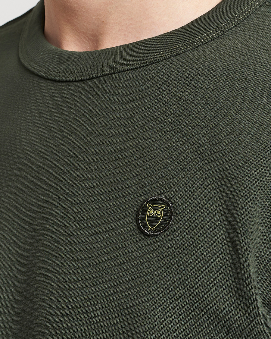Herren | Pullover | KnowledgeCotton Apparel | Erik Badge Sweatshirt Forest Night