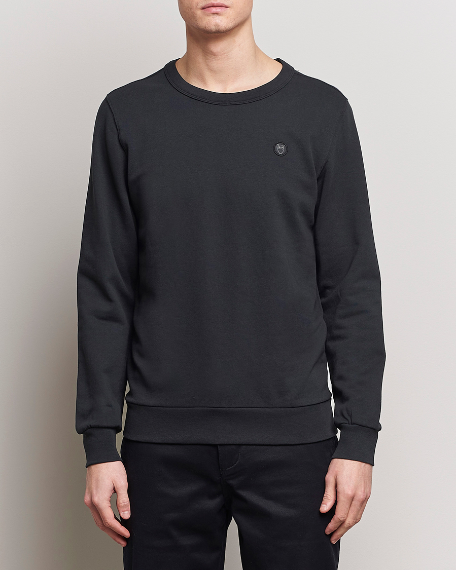 Herren | Pullover | KnowledgeCotton Apparel | Erik Badge Sweatshirt Jet Black