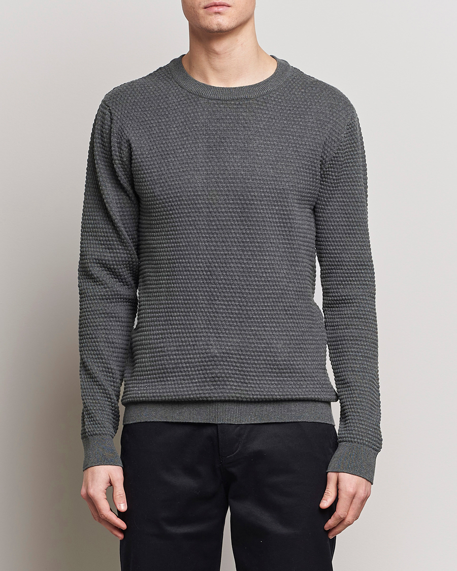 Herren | Pullover | KnowledgeCotton Apparel | Vagn Bubble Knit Cotton Crew Neck Dark Grey Melange