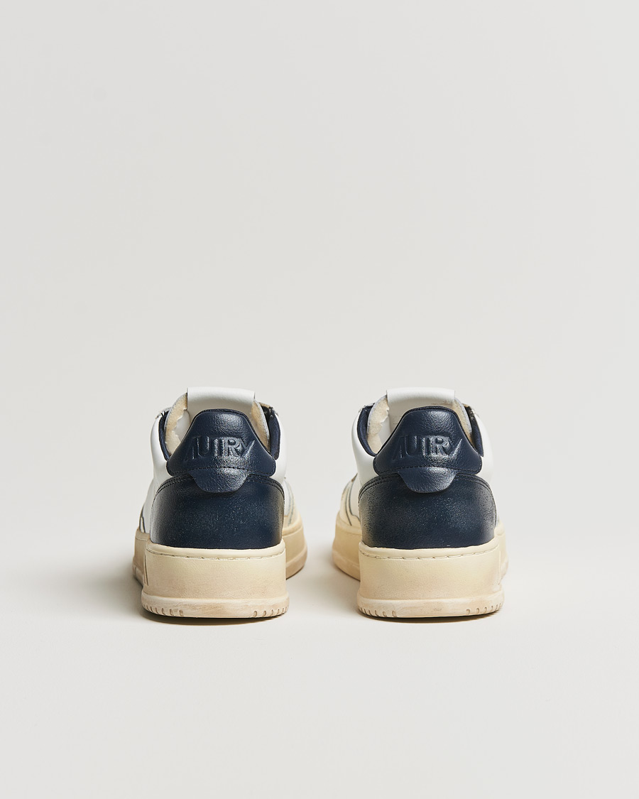 Herren | Autry Super Vintage Low Leather Sneaker White/Navy | Autry | Super Vintage Low Leather Sneaker White/Navy