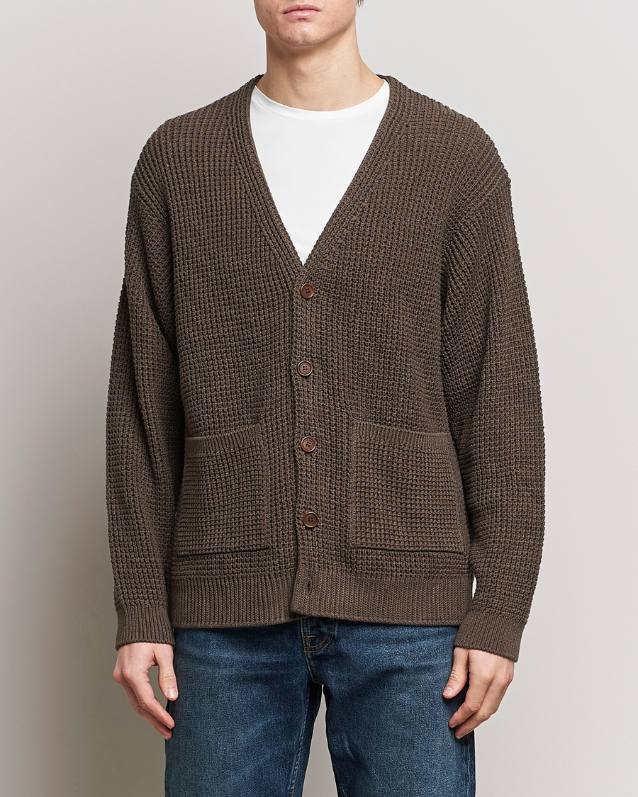 Herren |  | Nudie Jeans | Kent Pineapple Knitted Cardigan Brown Melange