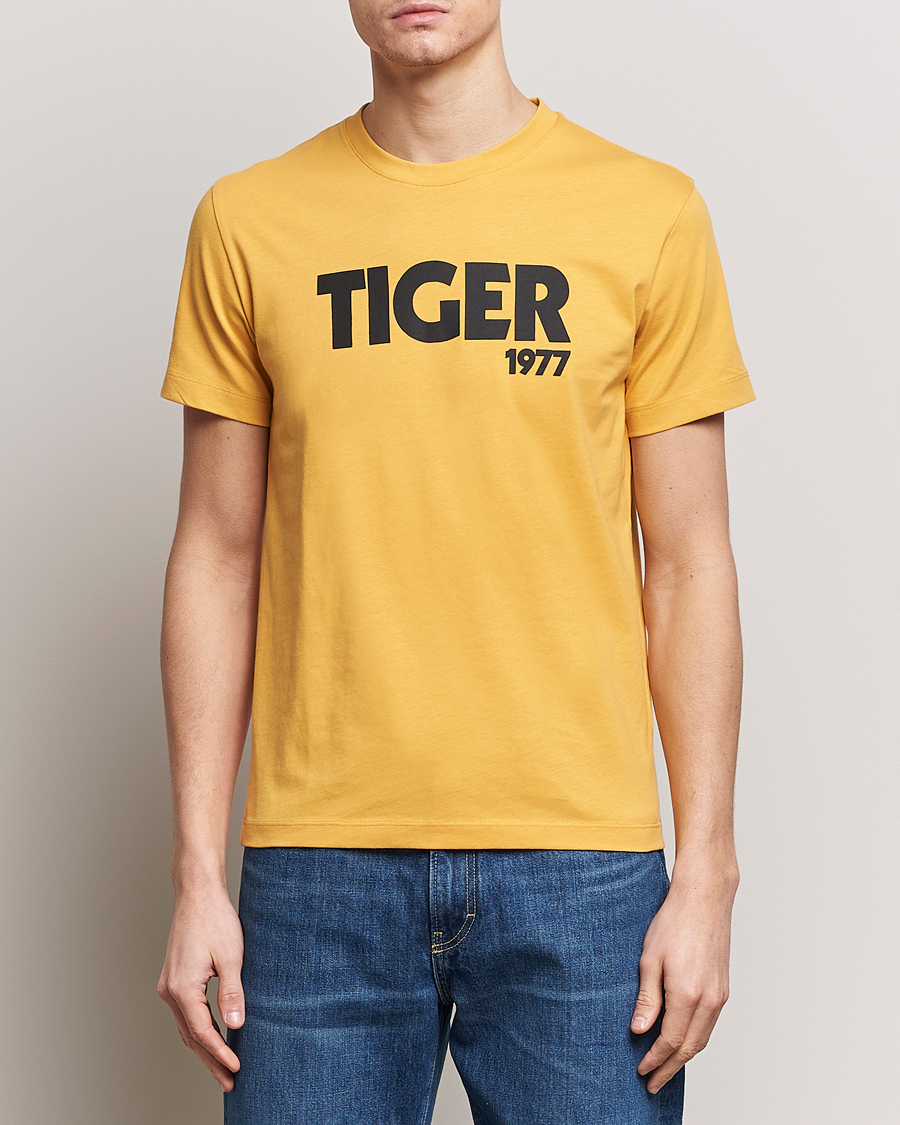 Herren | Kurzarm T-Shirt | Tiger of Sweden | Dillan Crew Neck T-Shirt Yellow