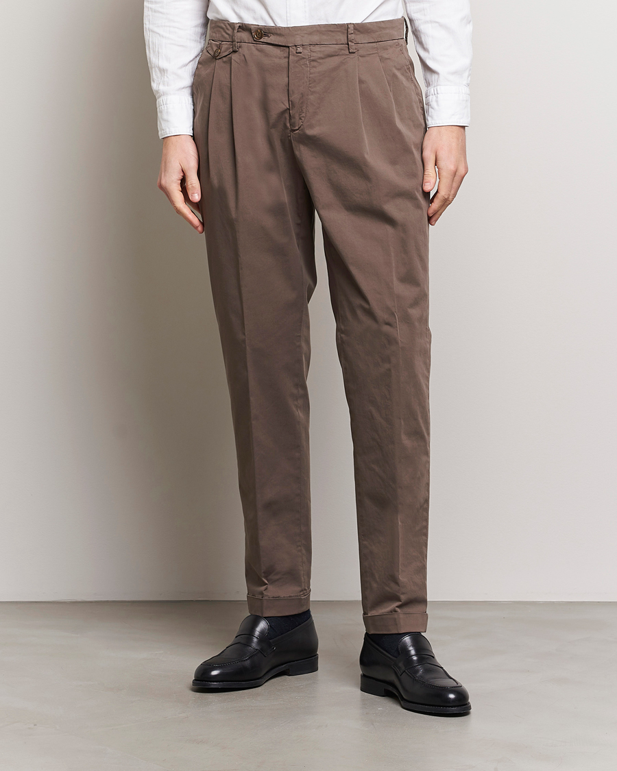 Herren | Italian Department | Briglia 1949 | Easy Fit Pleated Cotton Stretch Chino Brown