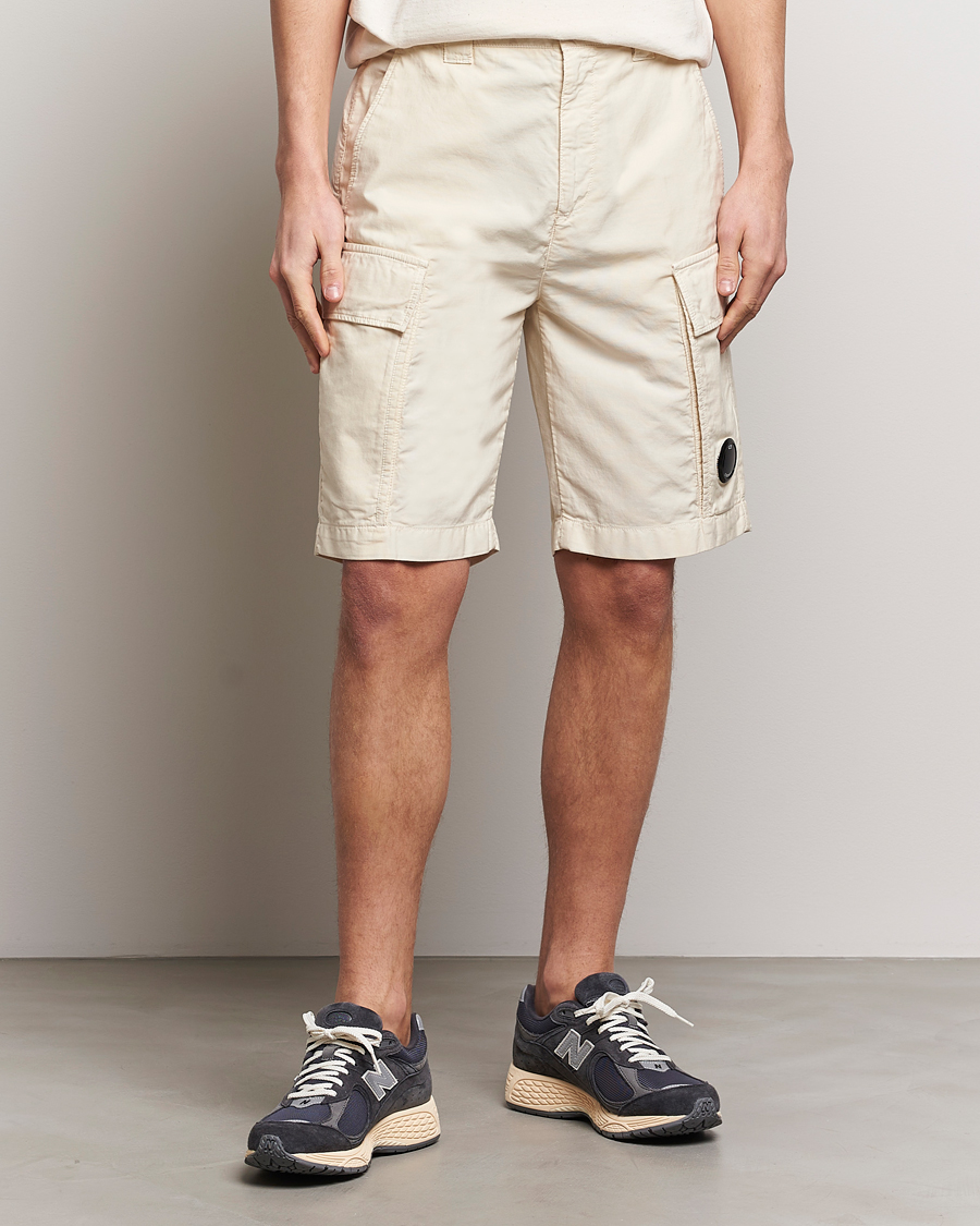 Herr |  | C.P. Company | Ottoman Garment Dyed Cotton Cargo Shorts Off White